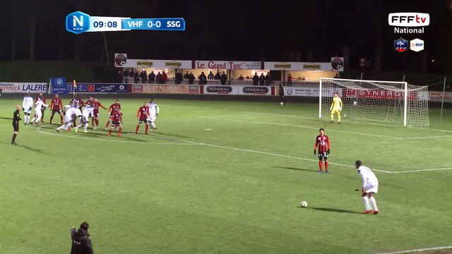 Coup franc bien frappé mais sans danger pour le goal