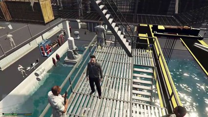 ATTAQUE D'UNE BASE MILITAIRE SOUS-MARINE ! (GTA 5)