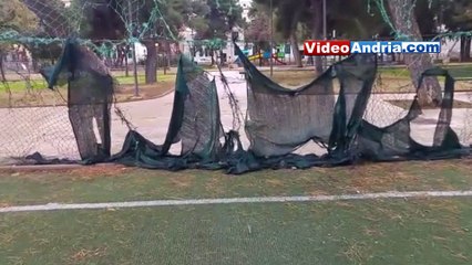 Andria: si sono fregati anche le porte del campetto della villa comunale?