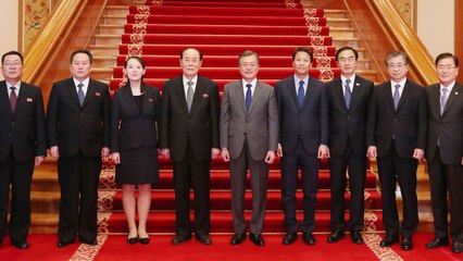 김여정 꼿꼿한 자세 유지...방명록엔 '통일' 기원 / YTN