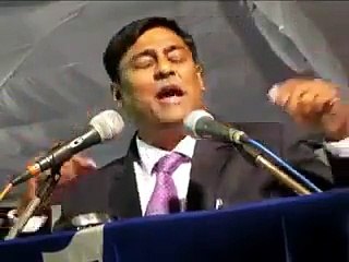 नागपुर के जिलाधिकारी विजय मानकर. हिन्दूओं के धार्मिक ग्रंथ गीता को कचरा के डिब्बे में डालने की बात कही.