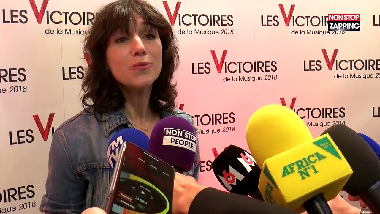 Victoires de la musique 2018 : Charlotte Gainsbourg, émue, dédie sa victoire à sa sœur décédée (vidéo)