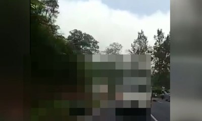 Sebuah Bus Kecelakaan di Tanjakan Emen, Kabupaten Subang