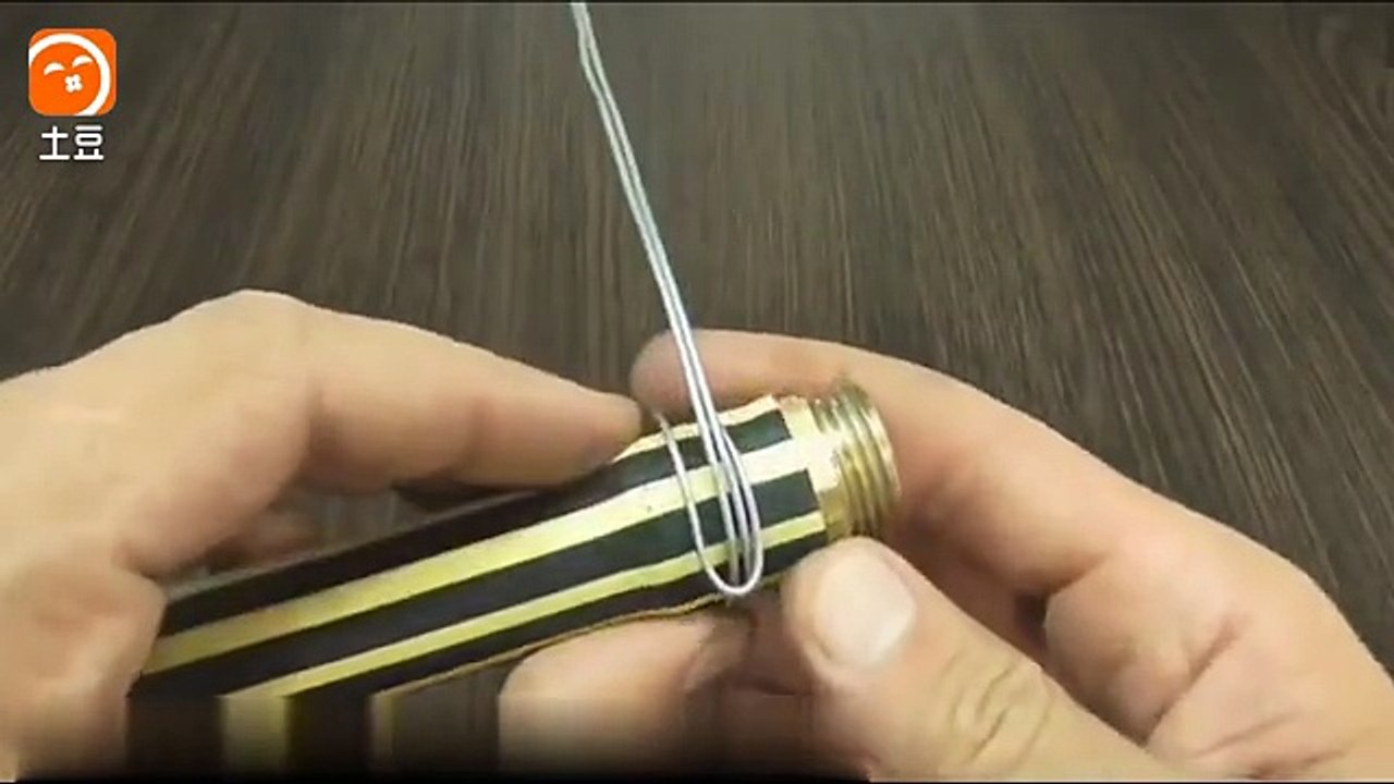 牛人发明的钢丝捆绑神器, 完全密封水管就是那么简单!_土豆视频