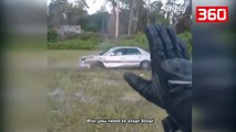Sheh makinën që kishte dalë jashtë rruge, veprimi i djalit i shpëton jetën shoferit (360video)
