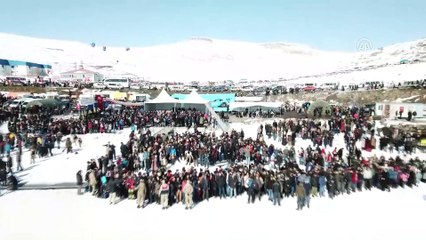 Buz tutan Çıldır Gölü'nde 'kış şöleni' - ARDAHAN