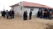 Afyonkarahisar Elazığ'daki Kazada Şehit Olan Polis Memuru Toprağa Verildi