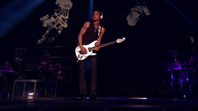 Nuno Bettencourt - Skin, guitar solo (Rihanna Concert At The O2, London, 2011)