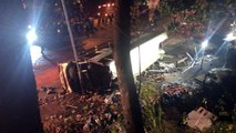 Ônibus tomba e deixa 18 mortos em Hong Kong