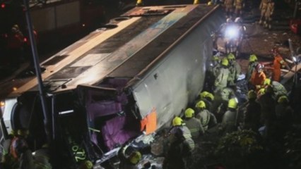 Download Video: 18 muertos y 62 heridos en un accidente de autobús en Hong Kong