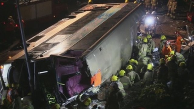 18 muertos y 62 heridos en un accidente de autobús en Hong Kong