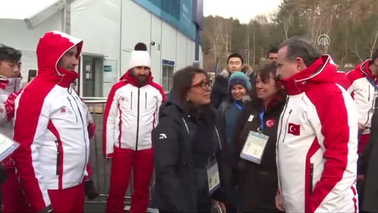 Bakan Bak, Türk Sporcularla Bir Araya Geldi