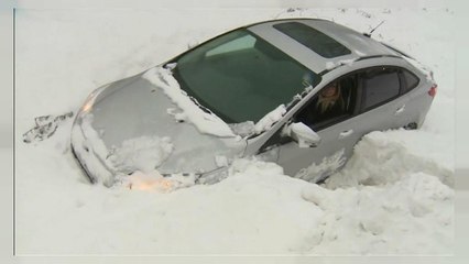 Download Video: Al menos dos fallecidos a causa de una tormenta de nieve en EEUU