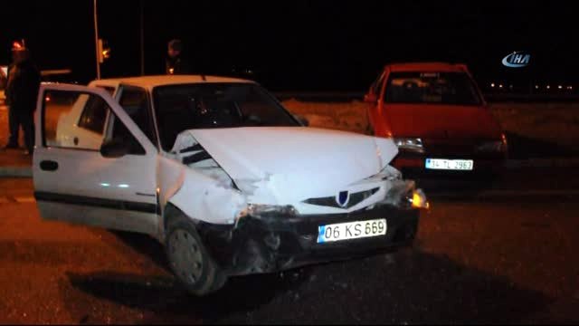 Sivas'ta İki Otomobil Çarpıştı: 7 Yaralı