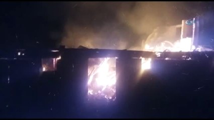 Şömineden Çıkan Yangın, İki Katlı Evi Küle Çevirdi