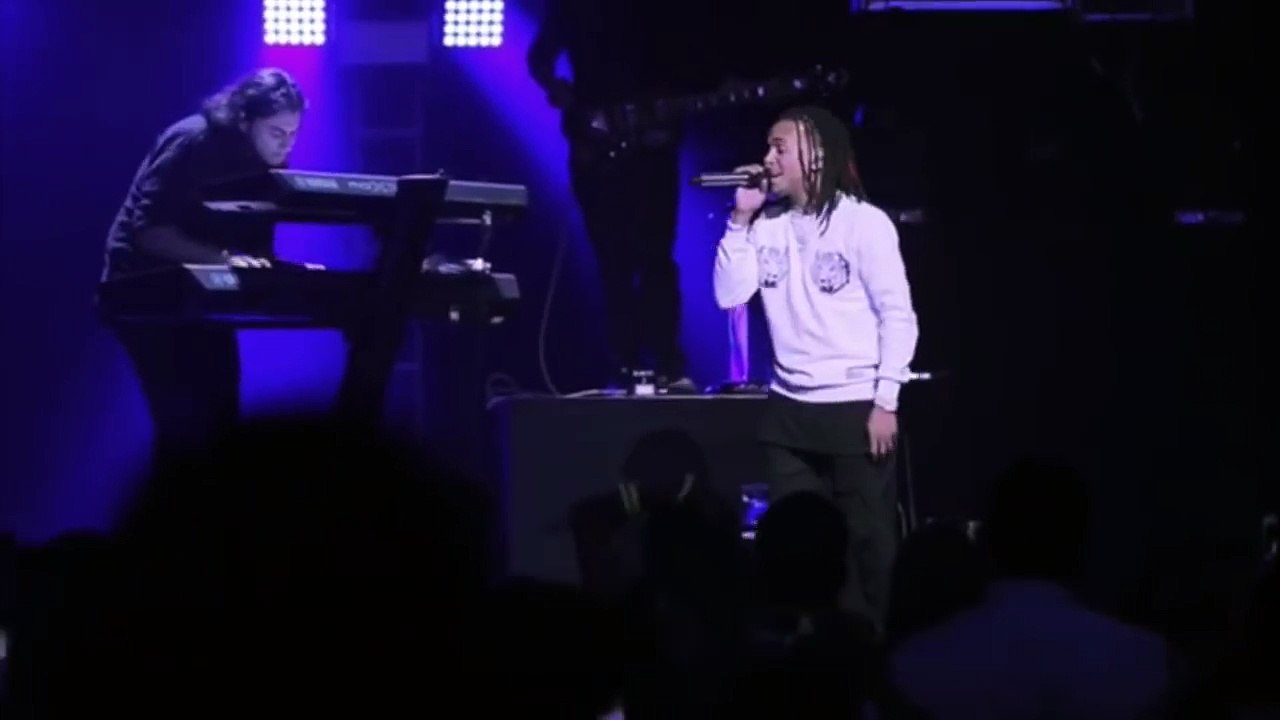 Ozuna cantando sin Autotune su voz real en Vivo!