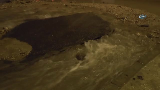 Bodrum'da Su Borusu Patladı, Ortalık Savaş Alanına Döndü