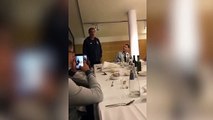 El baile  de Marcelo Bielsa desata la risa de sus jugadore