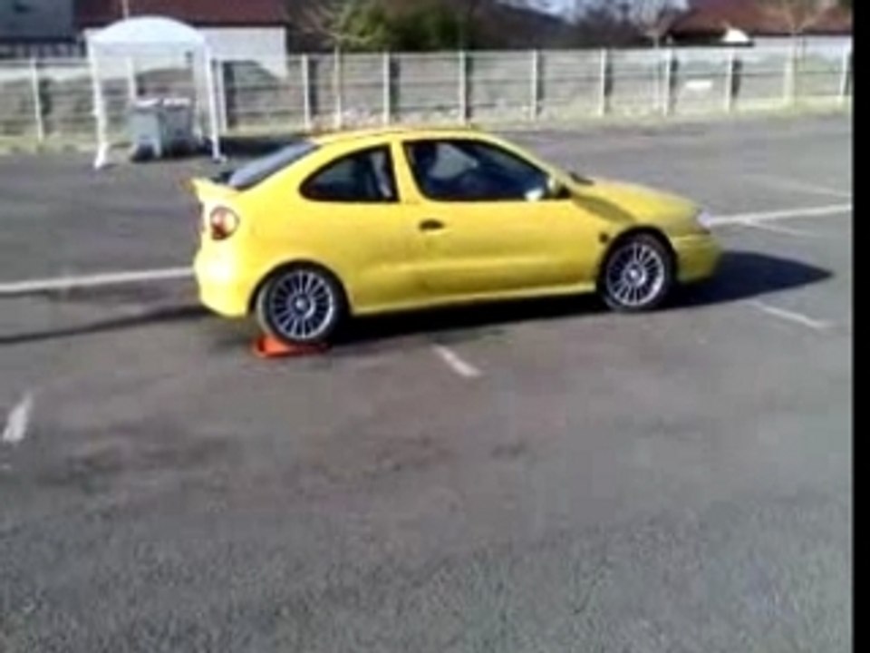 guig et sa megane en drift!!