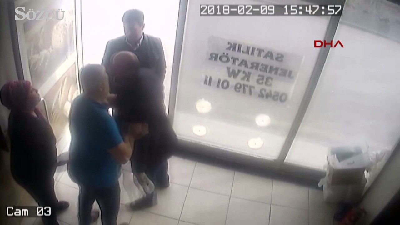 Fırıncıların kavgasında, polisi arayan kadına yumruk attı