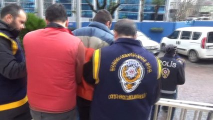 Araba hırsızları yakayı ele verdi