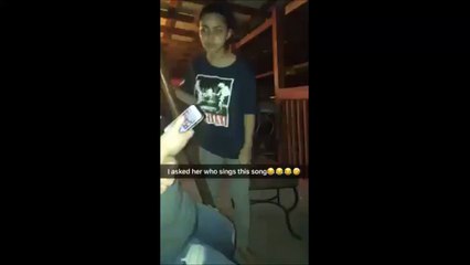 Devine, c'est quoi le nom du groupe qui passe là... La honte sur elle