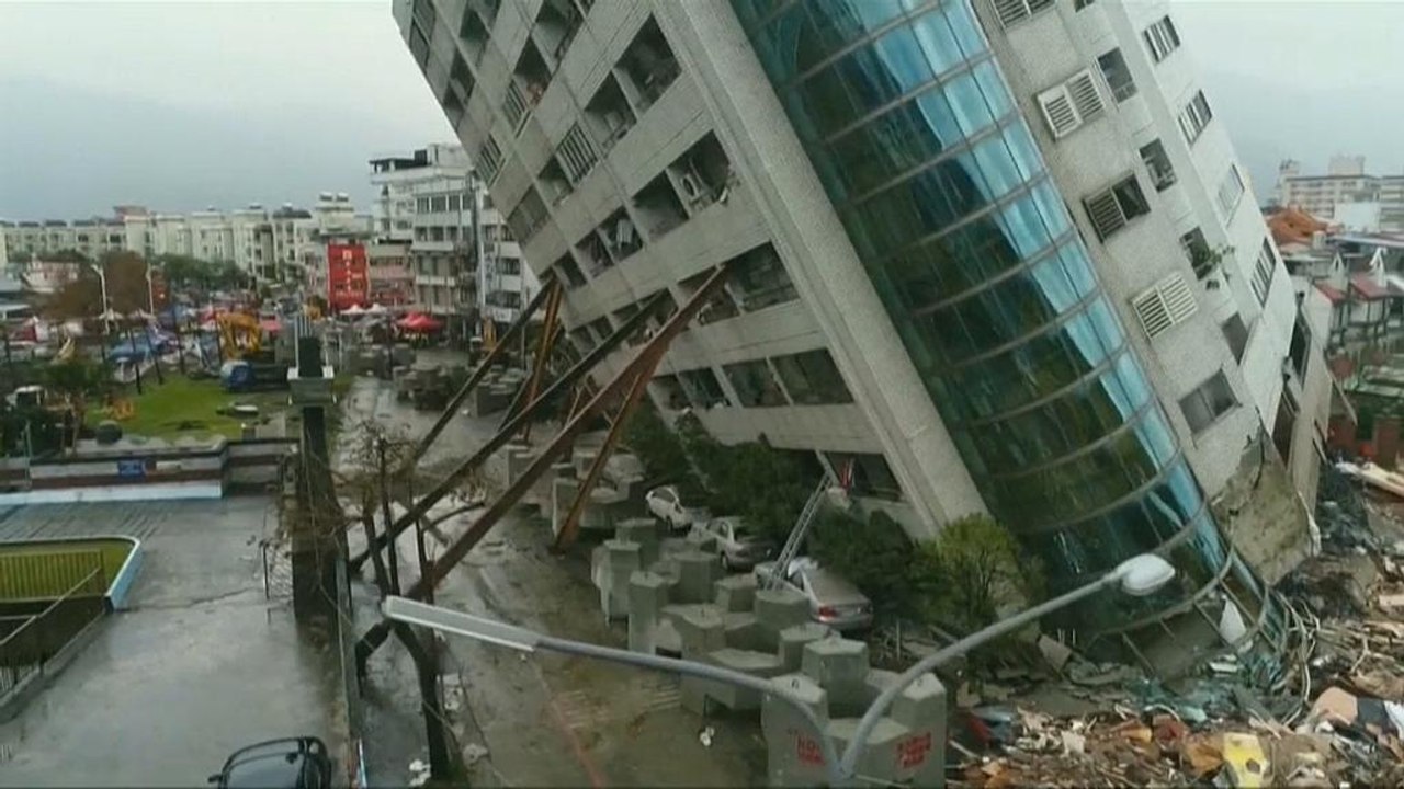 Cresce il numero delle vittime del sisma a Taiwan