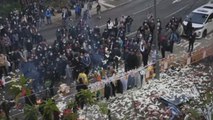 Familiares rinden homenaje a las víctimas del accidente de autobús en Hong Kong