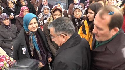 Şehidin annesi, eşi ve kız çocukları tabutuna öpmeye doyamadı