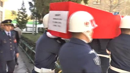 Şehidin Annesi, Eşi ve Kız Çocukları Tabutuna Öpmeye Doyamadı