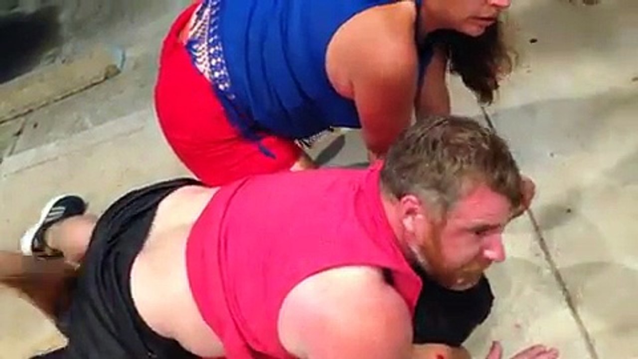 Texas Deputy Helps Husband Who Chokes Man
