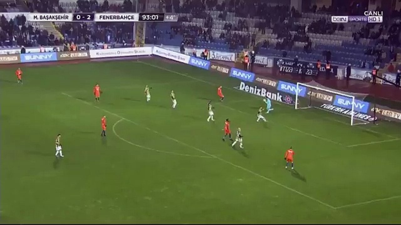 Volkan Demirel'den yan hakeme  küfrü kameralara yansıyor....