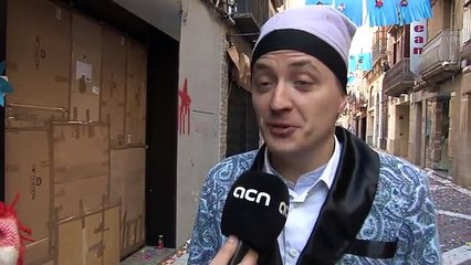 Oriol Castro, de la comparsa de la Unió Vilanovina, comenta els motius pels quals protesten