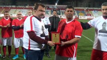 Şehit Ömer Halisdemir anısına dostluk maçı