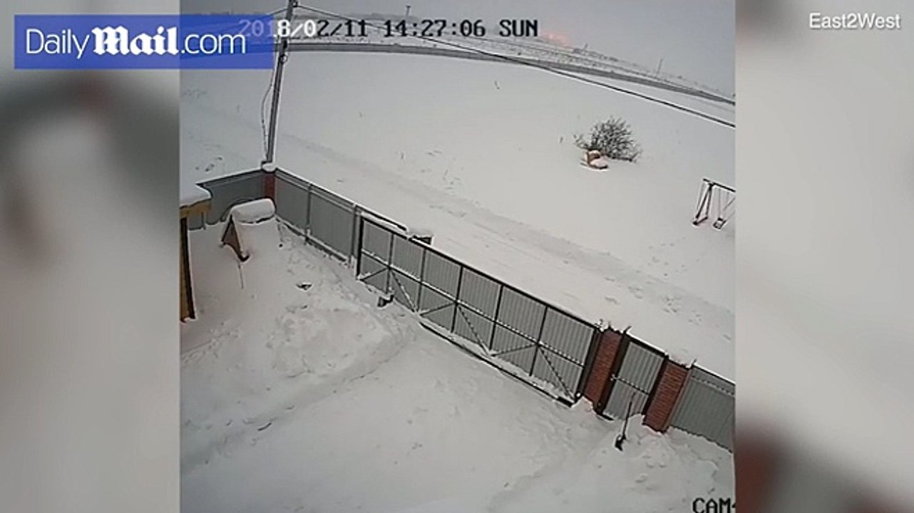 Khoảnh khắc hiếm hoi trước khi chiếc máy bay chở theo 71 người bốc cháy và lao thẳng xuống mặt đất