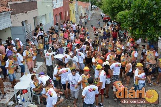 Desfile do bloco do Índio anima o Carnaval de Cajazeiras 2