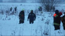 Russia investigators search Saratov plane crash site