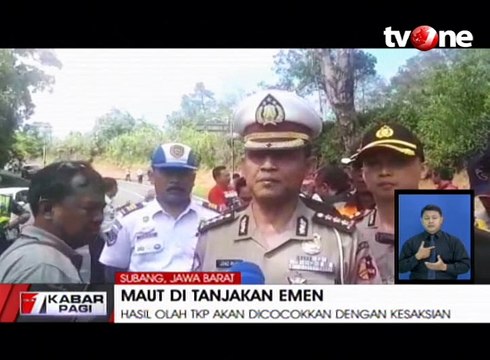 Petugas Gabungan Lakukan Olah TKP Kecelakaan Bus Maut