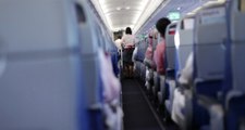 Kadın Yolcu Uçakta Uyuyakaldı, Gözünü Açınca Elini Yanındaki Adamın Cinsel Organında Buldu