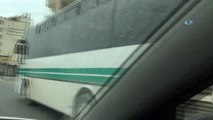 Adana İşi Şoför! Kucağında Çocuğu, Elinde Telefonuyla Otobüs Kullandı