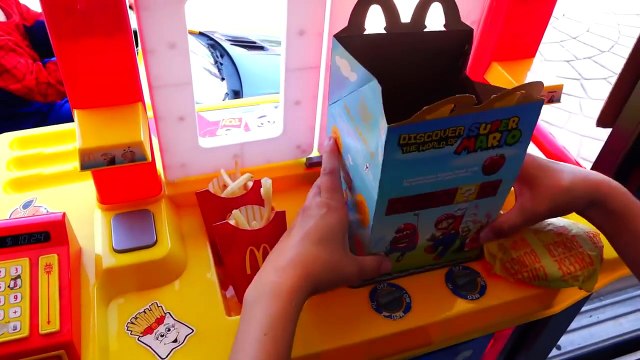 Fidget Spinner Split Mom ⁄ Giant Happy Meal in McDonald's Compilation