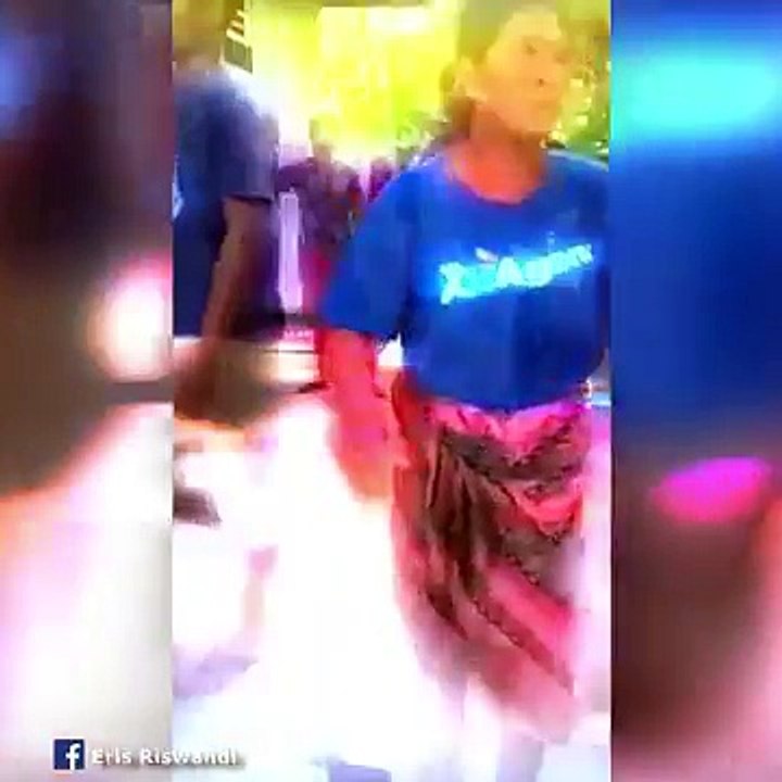 Digerebek_Hampir_Diamuk_Warga__Selingkuhan_Malah_Peluk_peluk_Si_Pria_di_Depan_Istri_Sah_yang_Nangis