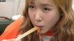 【TVPP】Crayon Pop - Eating Korean Food, 크레용팝 - 독수리 5자매의 한식 먹방 @ Human Docu