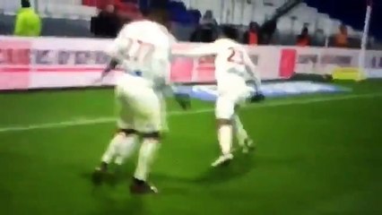 Ramy Bensebaini petit pont vs Lyon