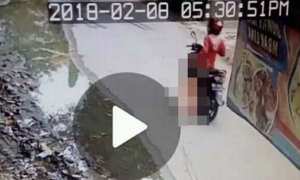 Diduga Depresi, Ibu Seret Anak Balita Menggunakan Motor