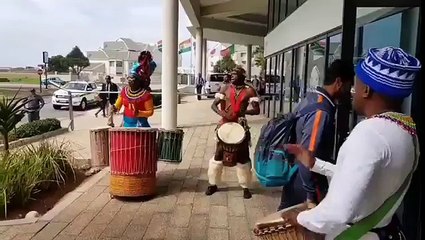 இந்திய அணிக்கு தென்னாப்பிரிக்காவில் வித்தியாசமான வரவேற்பு- வீடியோ