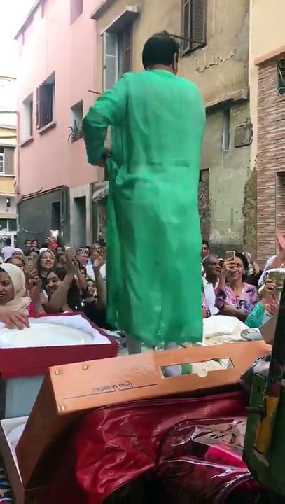 شوفو على شوهة في عرس مغربي ... بنادم مابقاش كايحشم