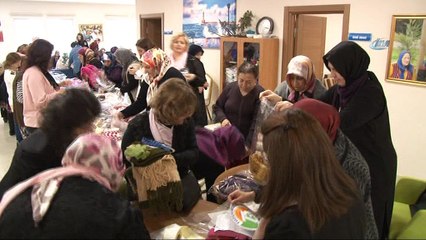 Tuzla Yaşlılar Merkezi'ndeki kadınlardan Bingöllü öğrencilere atkı, bere, eldiven