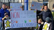 Mobilisation contre le projet de fermeture de classes en Mayenne