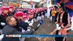 En plein duplex et en direct à la télévision belge, les gestes d'un journaliste sont imités par plusieurs dizaines d'individus lors d'un carnaval